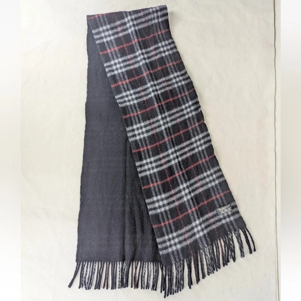 Vintage Burberry Classic Black and Red Plaid Scarf 100% lambs wool(unisex)